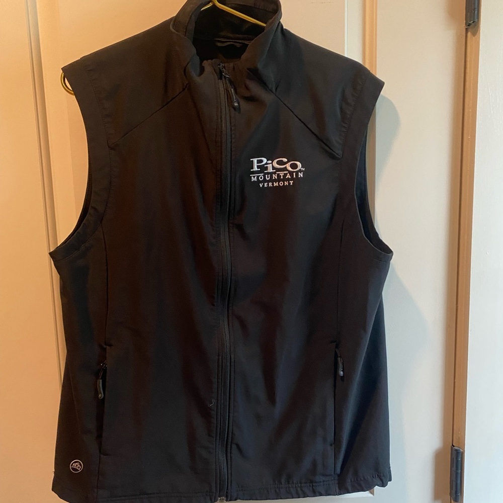 Storm Tech performance vest men’s medium